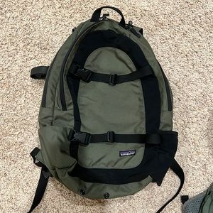 Patagonia green combo fly fishing/backpack vest